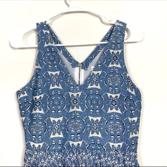 Allison Collection NY Medallion Print Dress Size S Blue V-Neck Sleeveess - Picture 3 of 8
